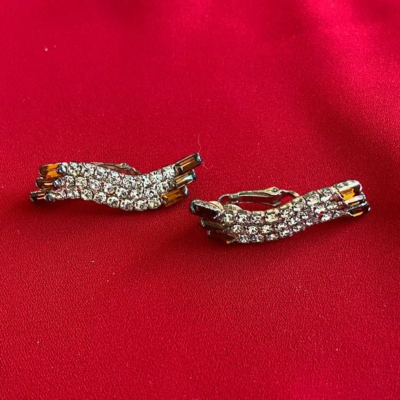 Vintage Clip-On Earrings - Picture 1 of 5